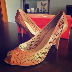 Ivanka Trump perforated pumps